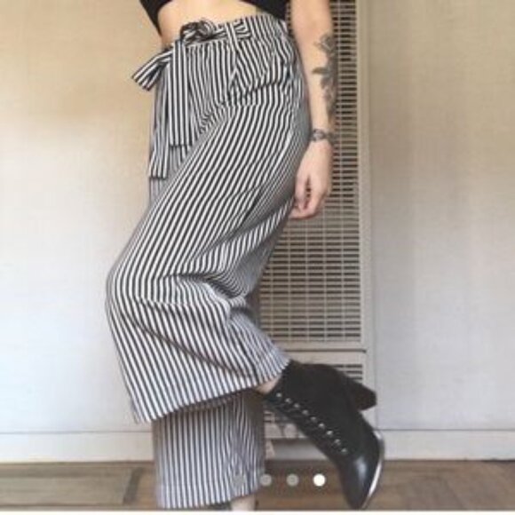 Zara Pants - NWT Zara Women Sz M Striped Wide Leg Pants Black White Cropped Pull On